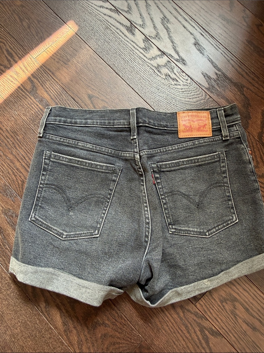 Levi's Black High-Rise Button-Fly Rolled Hem Jean Shorts - Picture 4 of 5